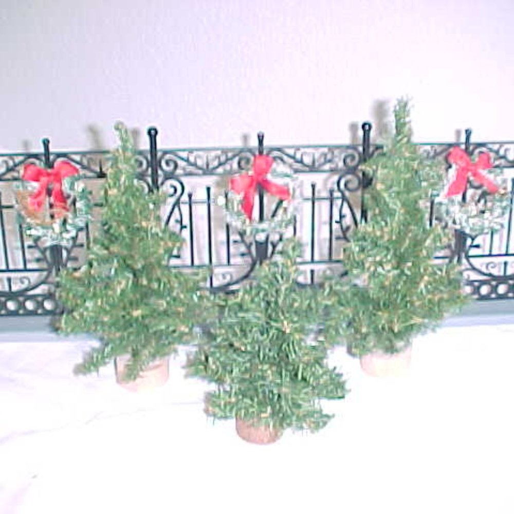 BYERS CHOICE CAROLERS Wrought Iron Fence ACCESSORY and FREE Christmas TREES